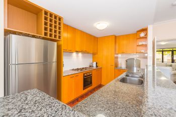 Luxurious Perth Townhouse - Accommodation NT 3