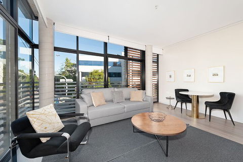 Uber Chic Newtown Designer Pad H392 - Accommodation NT 2