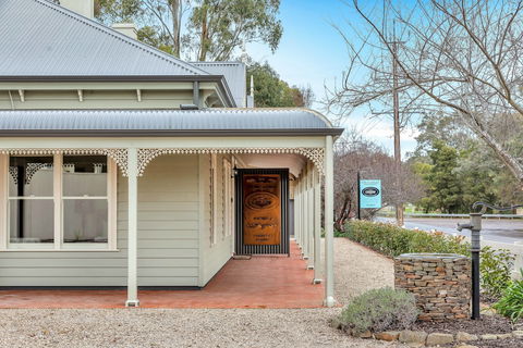Grandview Accommodation - The Flaxley Apartments - Accommodation NT 1