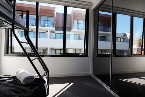 Queen Of Northcote Views Rejuvenate Stays - Accommodation NT 6