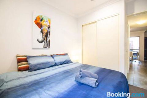 Deluxe Stays McMillan Holiday Apartments With Complimentary Parking & Netflix - Accommodation NT 7