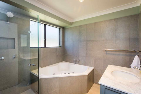 Amani - Accommodation NT 7
