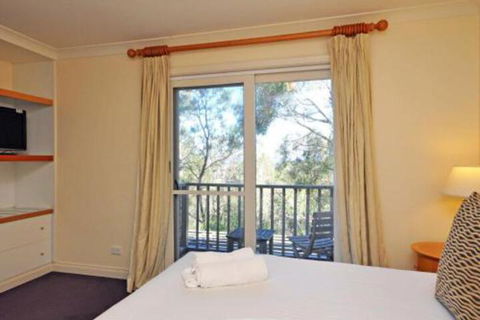 Villa Petit Verdot Located Within Cypress Lakes - Accommodation NT 6