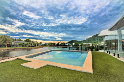 Isle Be Back Waterfront Luxury With Pool - Accommodation NT 1