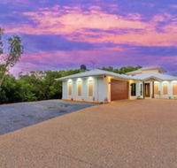 Isle Be Back Waterfront Luxury With Pool - Accommodation NT