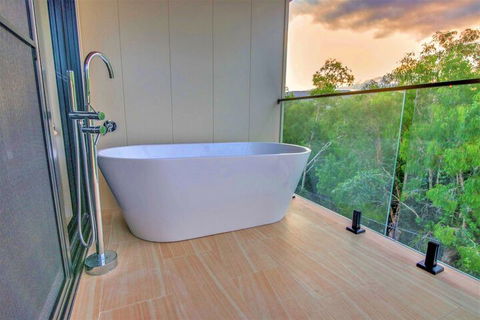 Isle Be Back Waterfront Luxury With Pool - Accommodation NT 3