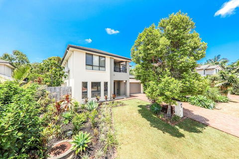 Large House With Pool - NT Tourism 1