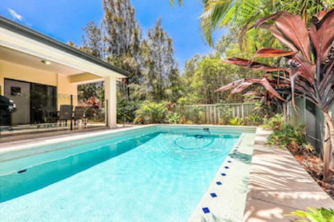 Large House With Pool - NT Tourism 0