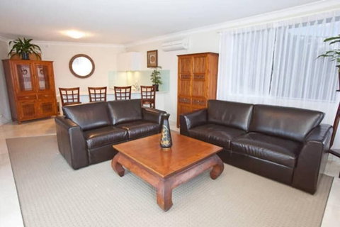 Waterfront On Manly Harbour - Accommodation NT 2