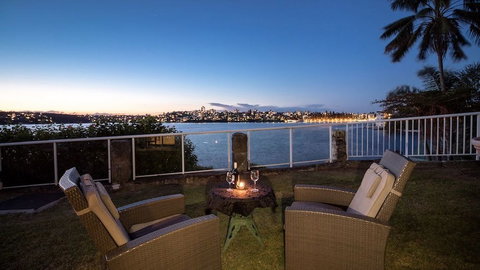 Waterfront On Manly Harbour - Accommodation NT 6