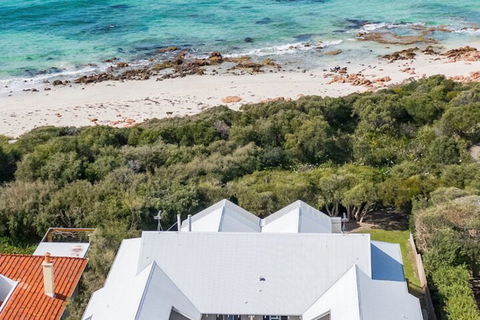 Beachfront House - Accommodation NT 6