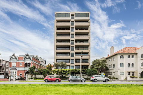 Exquisite 2 Bedroom Beach City Views - NT Tourism 1
