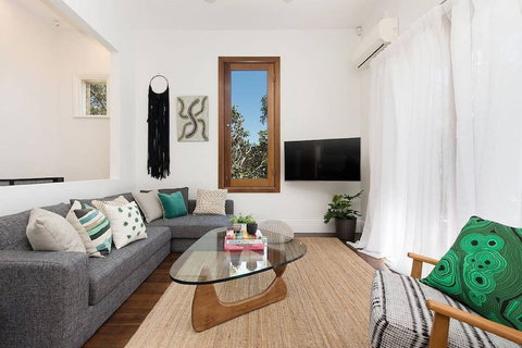 Historic 1890s House With Terraced Backyard Deck H346 - Accommodation NT 2