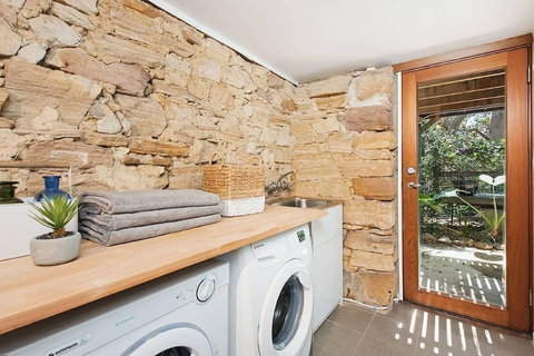 Historic 1890s House With Terraced Backyard Deck H346 - Accommodation NT 6