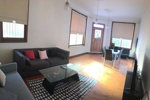 Spacious 3 Bedroom Terrace In Newtown - NT Tourism 4