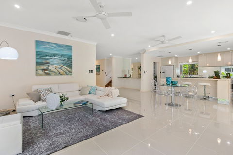 Luxury Living On The Beachfront - Accommodation NT 3