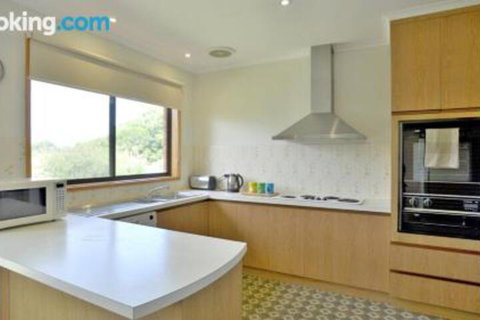 Family Retreat On Anderson - Accommodation NT 3