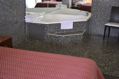 Sphinx Hotel Motel - Accommodation NT 7