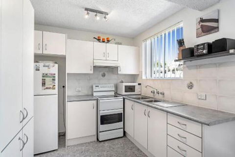 Sunset Court Unit 1 / 3 Resthaven Avenue - NT Tourism 6