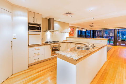 Regency Beach Club - Accommodation NT 3