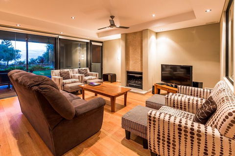 Regency Beach Club - Accommodation NT 4