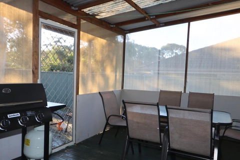 The South Sussex Cottage - NT Tourism 4