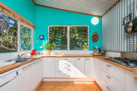 A SWEET ESCAPE Beachcombers Cottage Beachfront - Accommodation NT 1