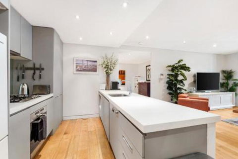 Surry Hills Modern Two Bedroom 13 CRN - NT Tourism 2