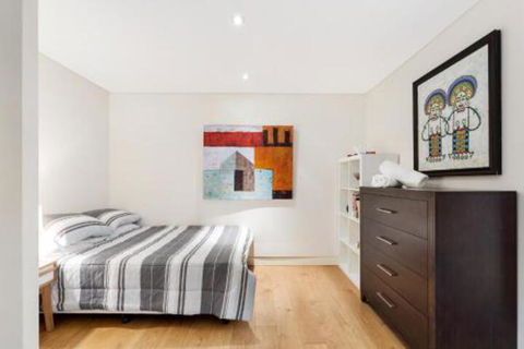 Surry Hills Modern Two Bedroom 13 CRN - NT Tourism 4
