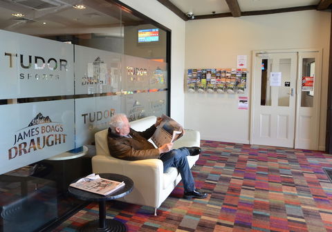 Olde Tudor Hotel - Accommodation NT 6