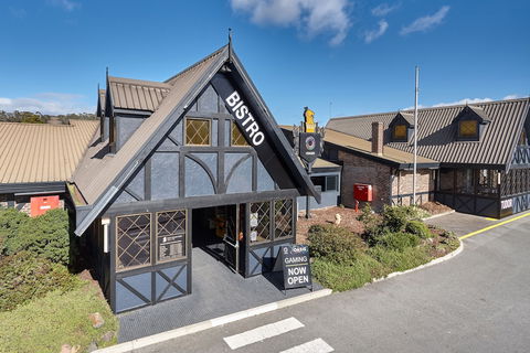 Olde Tudor Hotel - Accommodation NT 1