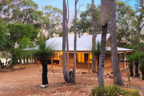 Woodstone Cottages - Accommodation NT 6