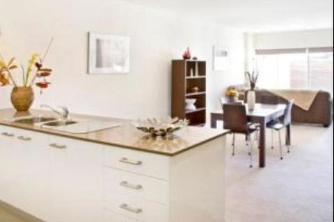 Glenelg Pacific Apartments - NT Tourism 6