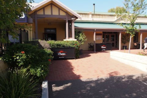 Dongara Hotel Motel - NT Tourism 0