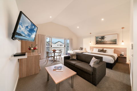 Boathouse Resort Studios & Suites - Accommodation NT 6