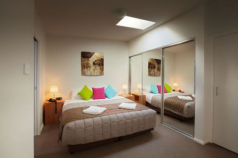 Charlestown Executive Apartments - Accommodation NT 7