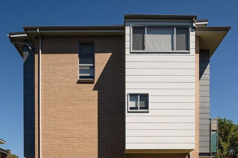 Charlestown Executive Apartments - Accommodation NT 1