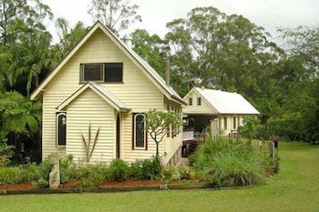 Glass House Mountains Ecolodge - NT Tourism 1
