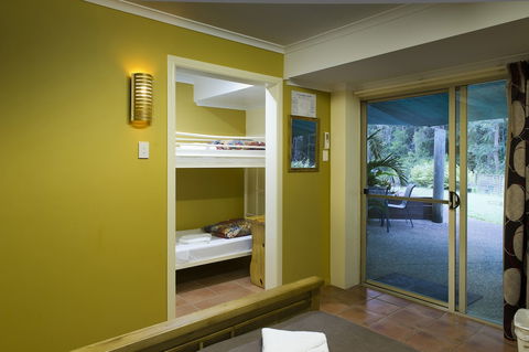Glass House Mountains Ecolodge - NT Tourism 3