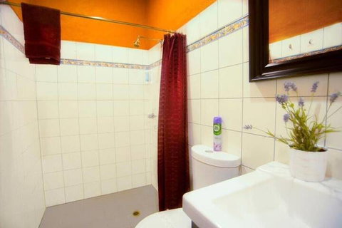 The Underground Motel - Accommodation NT 7