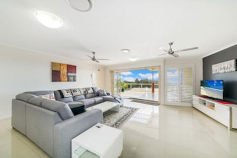 Redcliffe Peninsula Penthouse - NT Tourism 0
