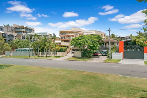 Redcliffe Peninsula Penthouse - NT Tourism 3