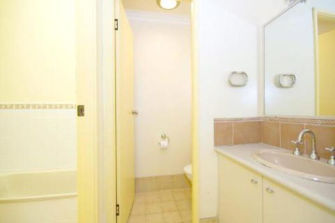 Gowrie Avenue Bay Parklands Townhouse 04 2 - NT Tourism 2