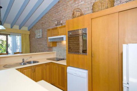 Gowrie Avenue Bay Parklands Townhouse 04 2 - NT Tourism 3