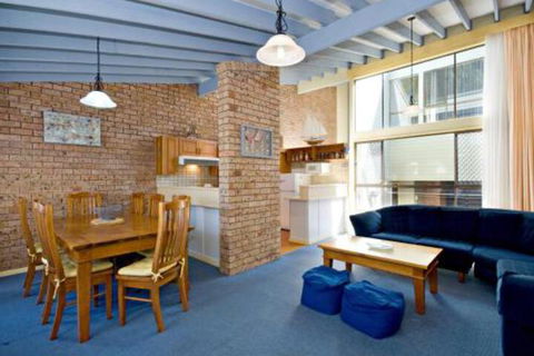 Gowrie Avenue Bay Parklands Townhouse 04 2 - NT Tourism 0