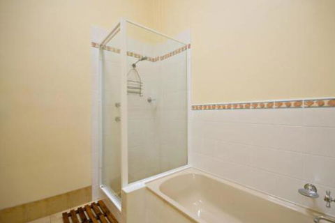 Gowrie Avenue Bay Parklands Townhouse 04 2 - NT Tourism 5