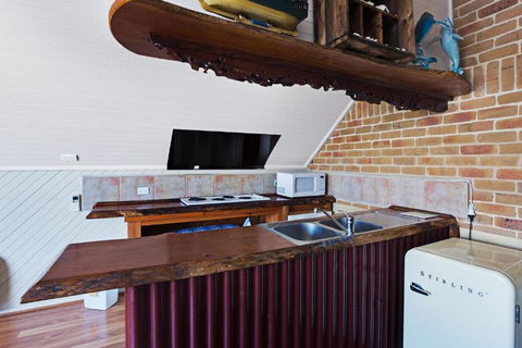 Salt Wood Cabin Style Retreat - NT Tourism 4