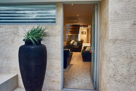 The Urban Beach House - Accommodation NT 2