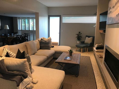 The Urban Beach House - Accommodation NT 5