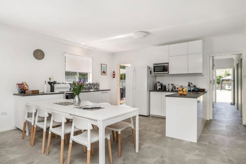 A SWEET ESCAPE Carefree Beach Home - NT Tourism 6